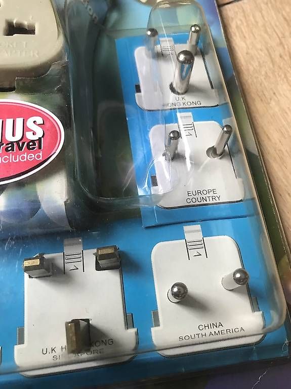 Spine: Adaptateur électrique multiprises emballé – Usato da Genève venduto da Olivi660 2