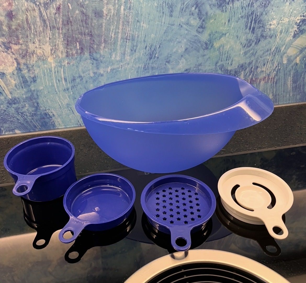 Tupperware Contenitori & Simili: Tupperware Küchenhelfer Rührschüssel Eitrenner Messbecher – Usato da Frauenfeld venduto da Babytimmy 1