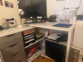 Bureau d'angle blanc avec tiroirs gris bon état
