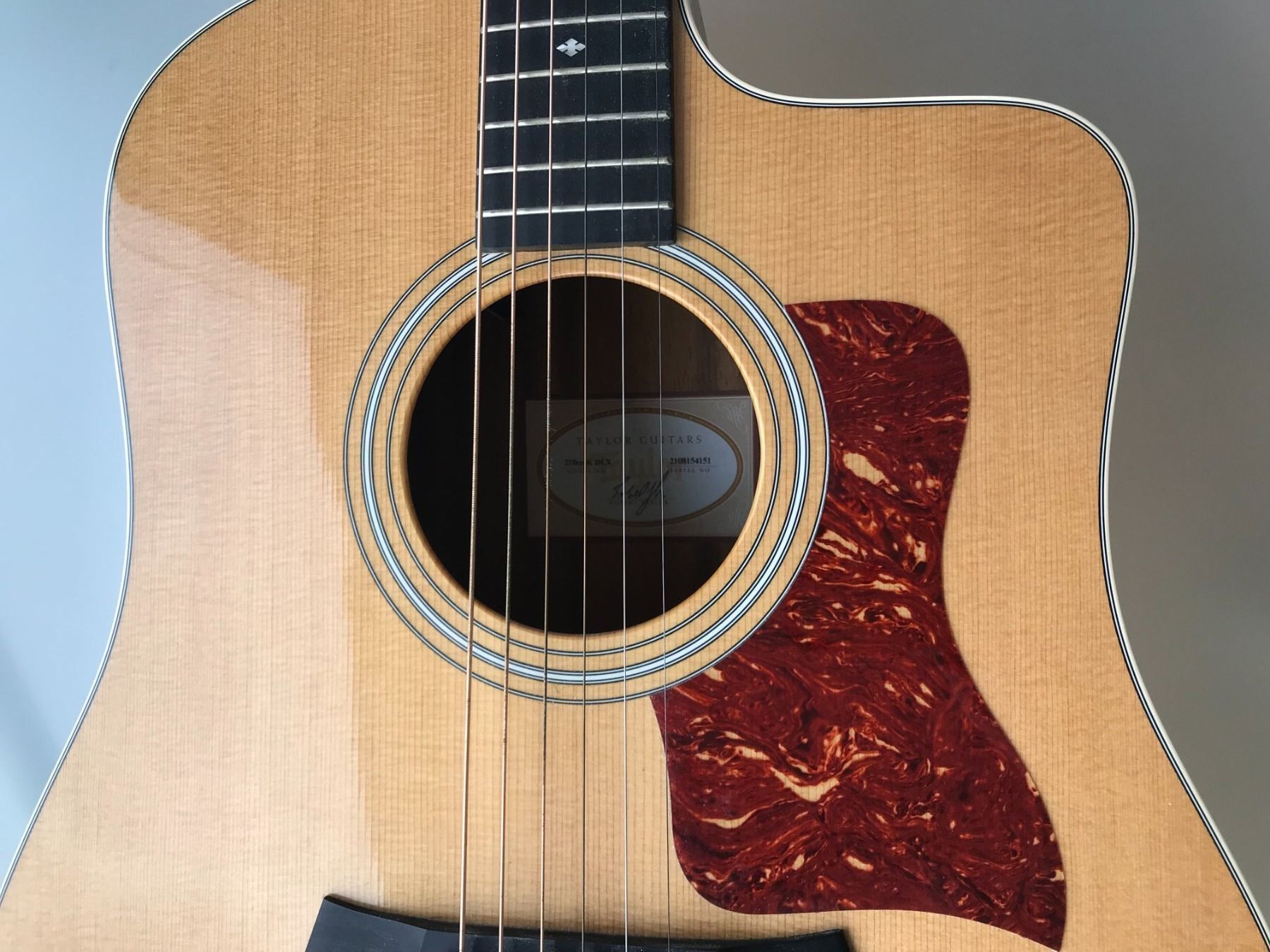 Taylor Strumenti musicali: Taylor Guitars Akustische Gitarre mit Etui – Usato da Bern venduto da arwori 1