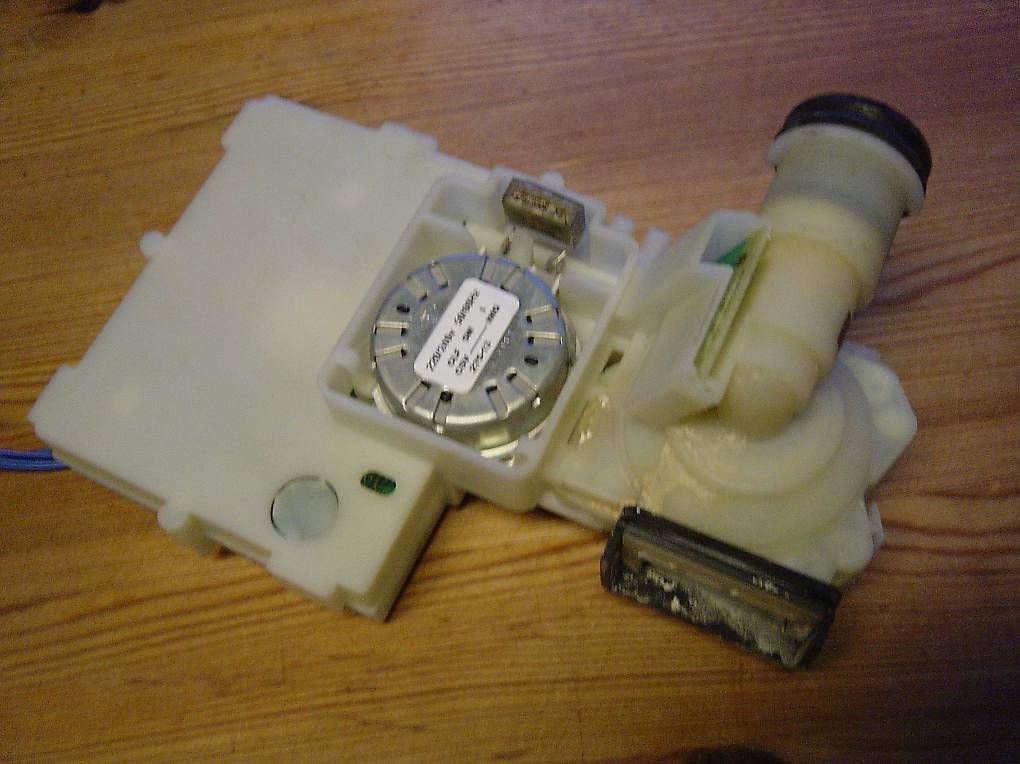 Modellini di ferrovie: Miele Wasserweiche Steuerung – Usato da Zürich venduto da capo-capo