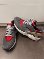 Baskets Nike Air Huarache gris/rouge taille 40