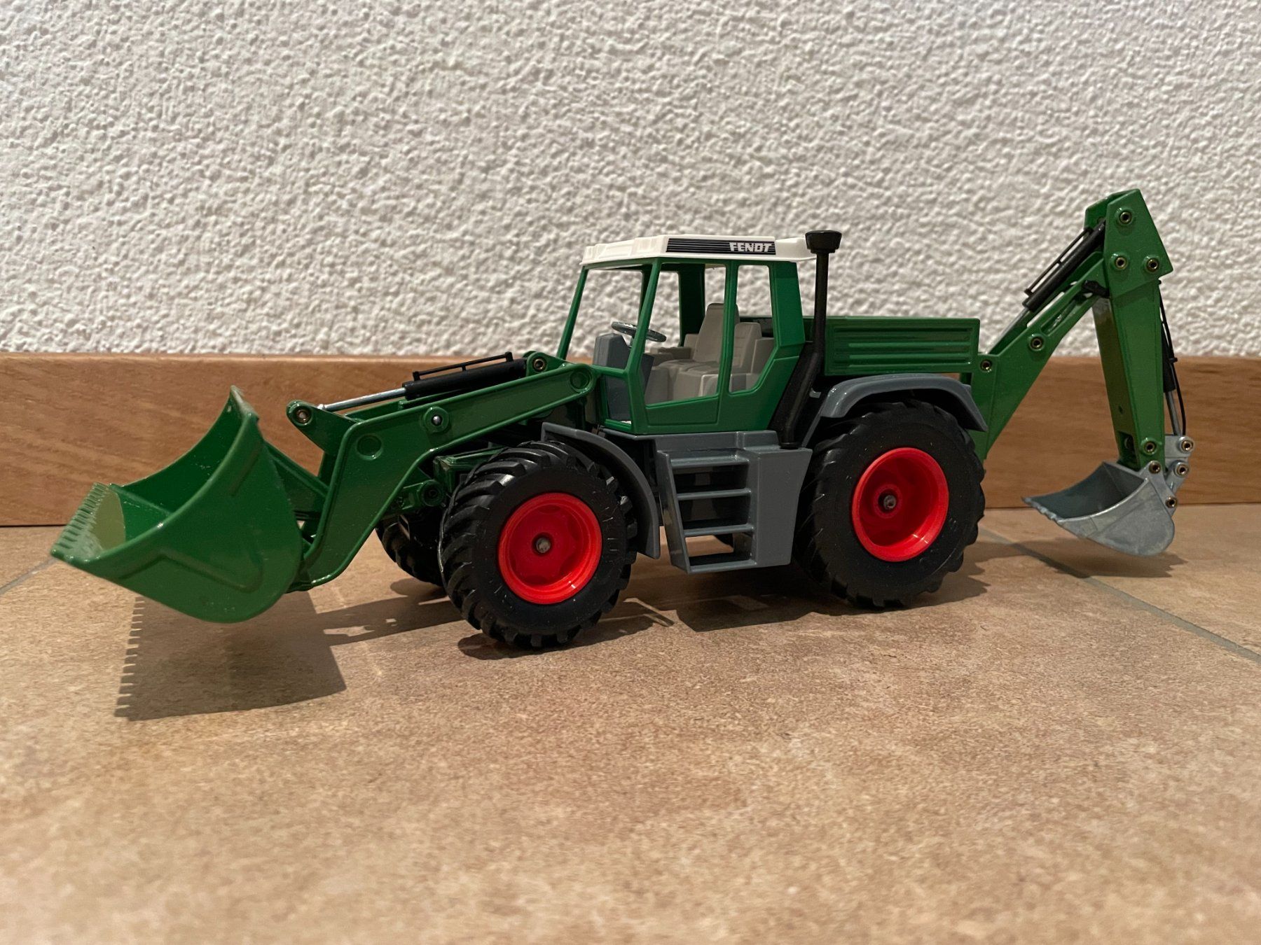 Fendt Traktoren: SIKU Fendt Xylon – Neu und originalverpackt aus Kreuzlingen von Stefan1150