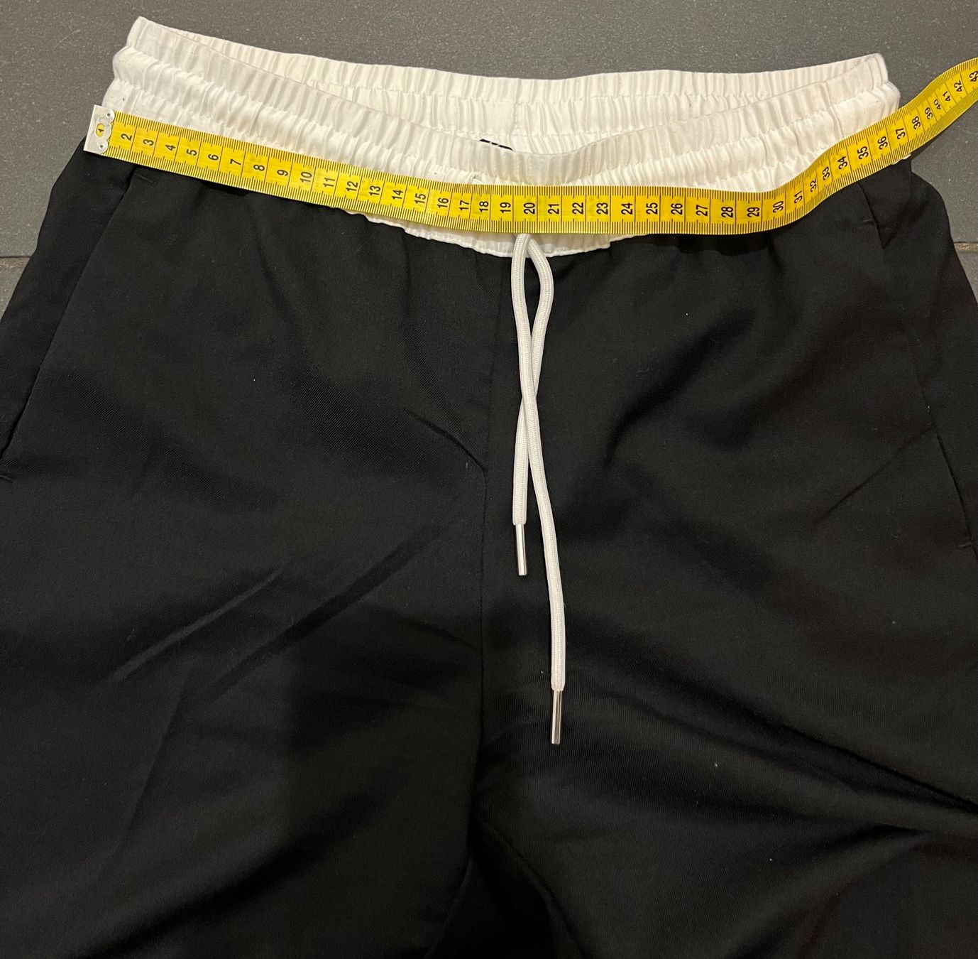 H&M Pantaloni: New pants  H&M size S – Nuovo (secondo la descrizione) da Chêne-Bougeries venduto da Seetooyoo 4