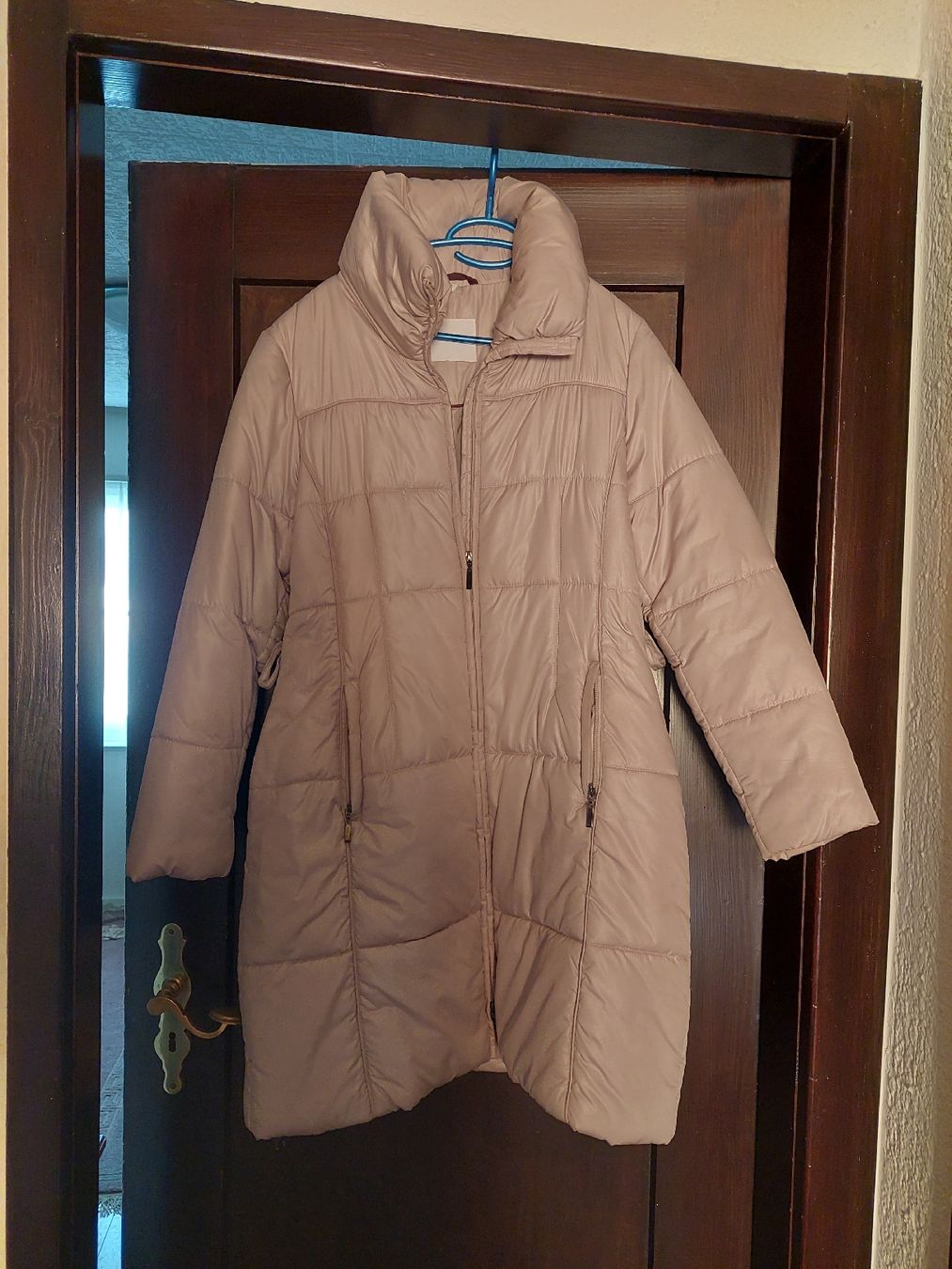 Manteaux: Damen Steppmantel Polydown beige Gr. 40 – D'occasion à Muttenz par bea_mmf9