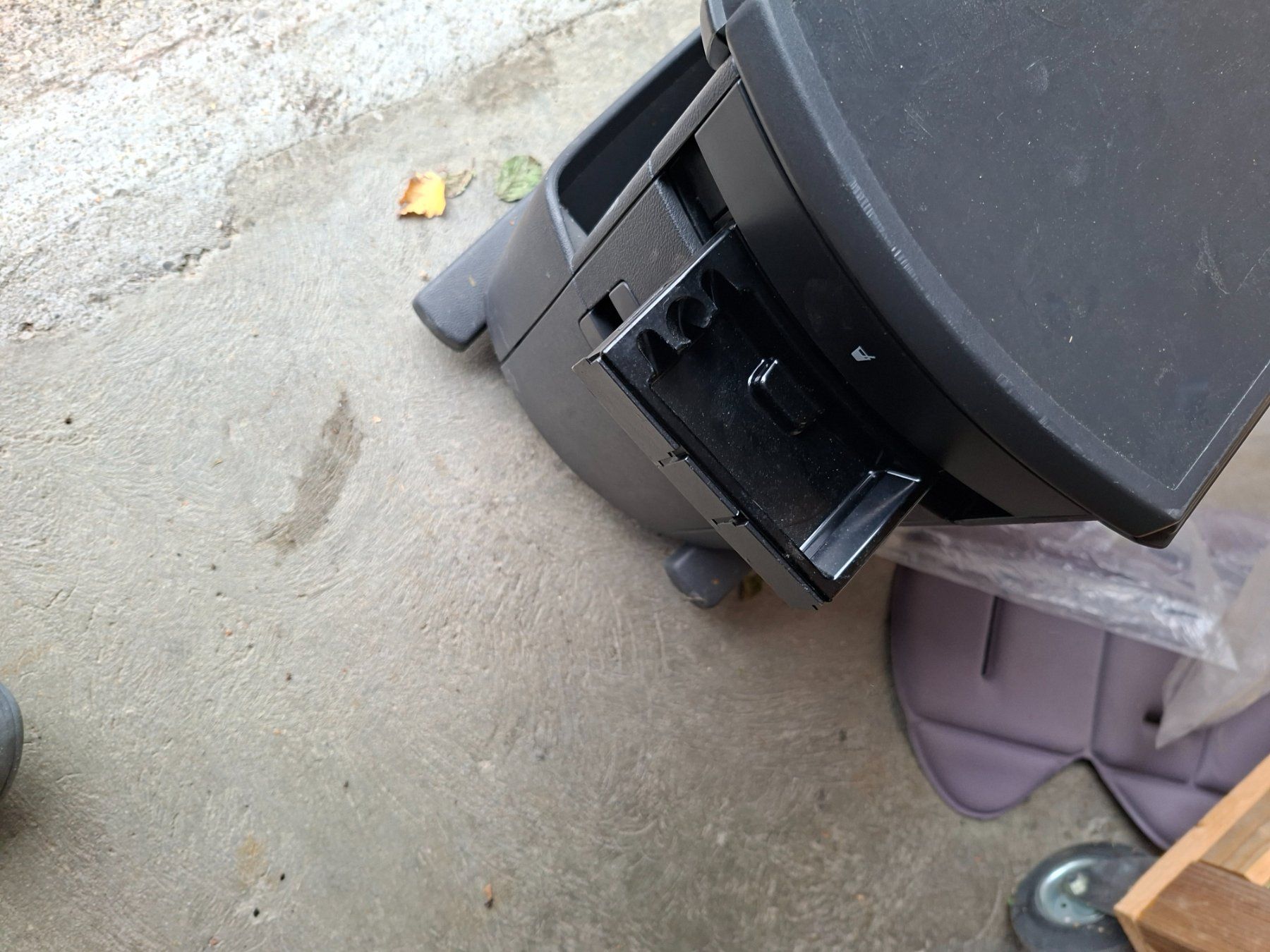 Accessori per altri veicoli: Table pour VW T5 MULTIVAN – Usato da Nods venduto da tom_5gx2 5