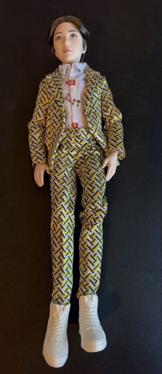 Puppen: BTS Suga Barbie – Neu (gemäss Beschreibung) aus Therwil von nin_n9zp