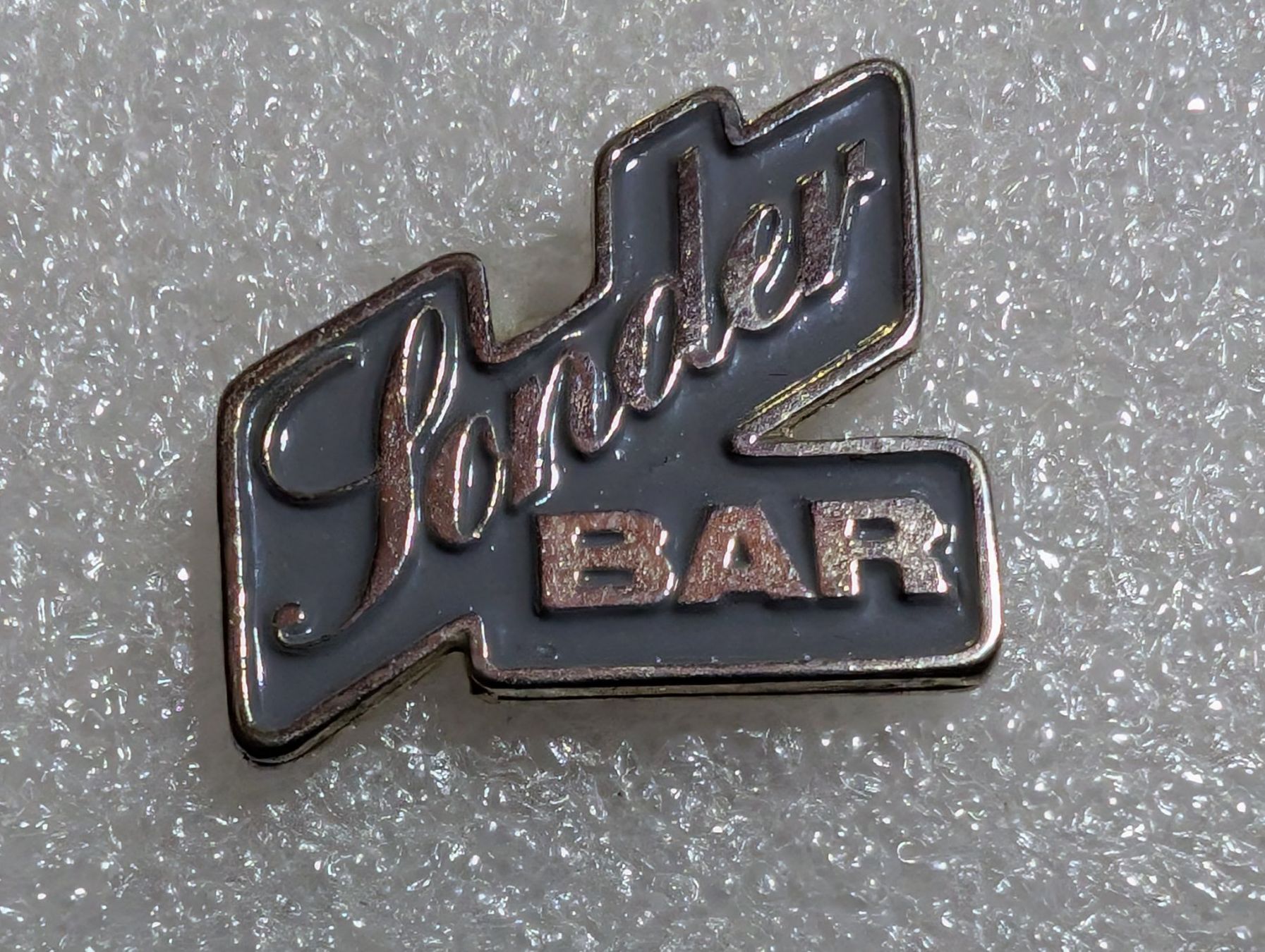 Plaketten & Abzeichen: Ansteckpin 262: Sonder Bar – Gebraucht aus Oppligen von Pin-Fall-Shop