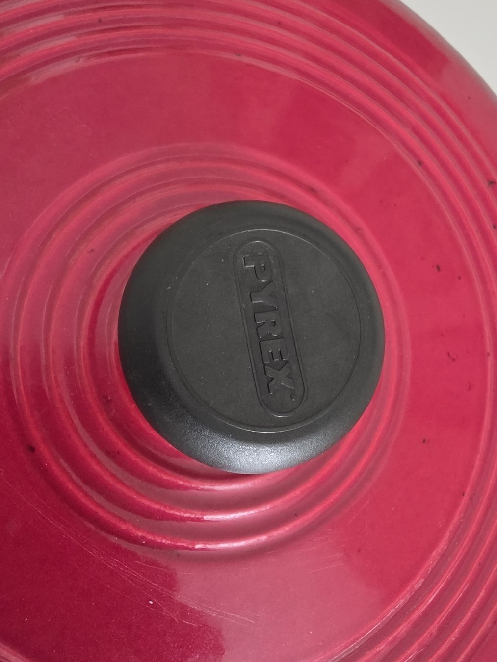 Pyrex Pentole: Roter grosser Pyrex Topf mit Deckel gebraucht – Difettoso da Wigoltingen venduto da Zuckerfee84 2