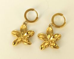 Edelstahl-Ohrringe 18K vergoldet. Lilienblüte