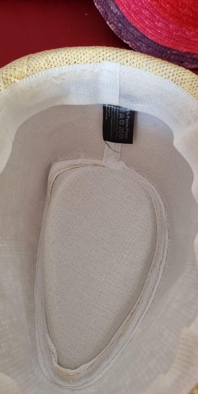 Copricapi, berretti & cappellini: 3 chapeaux – Usato da Tolochenaz venduto da nieeva 2