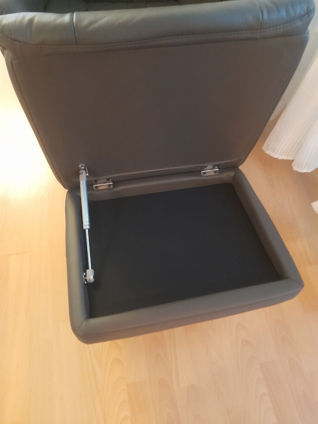 Sessel: Sessel Mit hocker – Gebraucht aus Glattbrugg von B_B 5