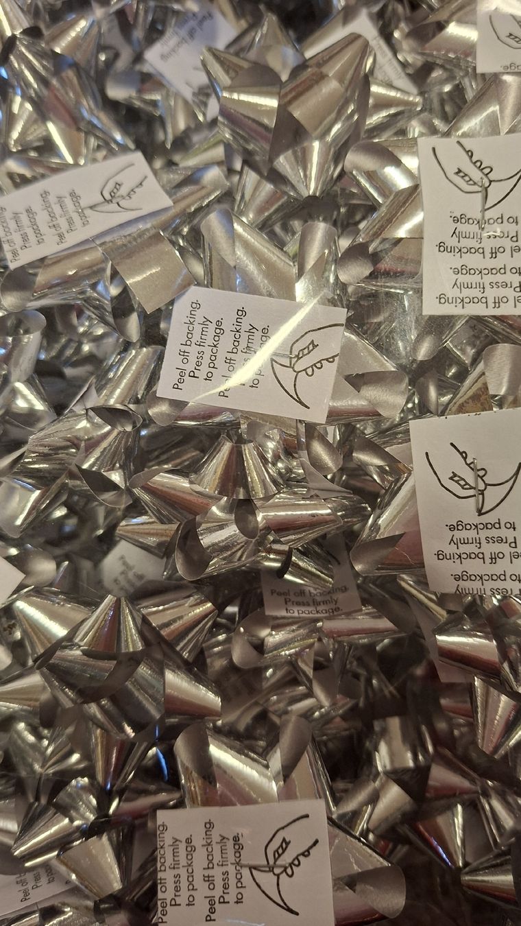 Dekobänder: Geschenkschleifen, 200 Stk. Silber – Neu und originalverpackt aus Kriens von Wolly85