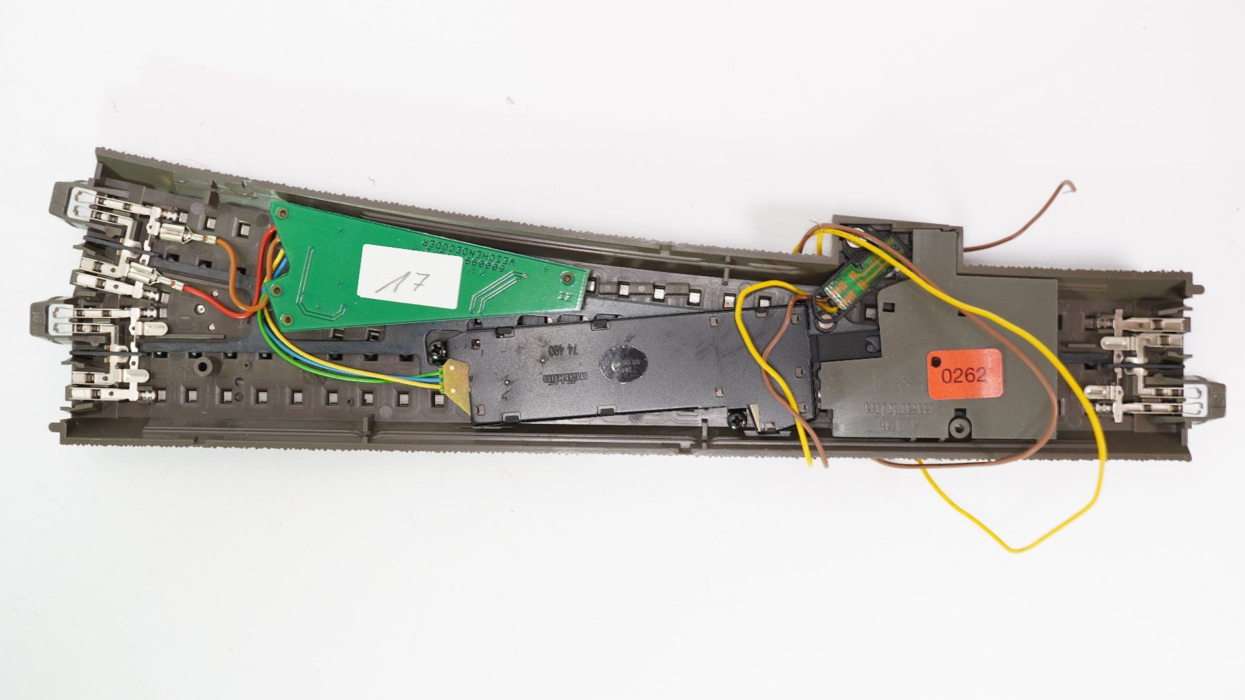 Märklin Modelleisenbahnen: c1 Märklin 24711 schlanke links Weiche+Antrieb+Decoder |0262 – Gebraucht aus Uetendorf von tigermuegi 2