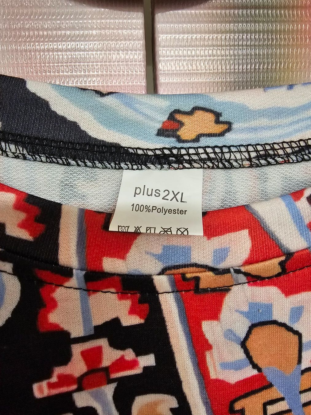 T-Shirts: Buntes Damenshirt Grösse: Plus 2XL – Gebraucht aus Vaduz von pilot1001 1