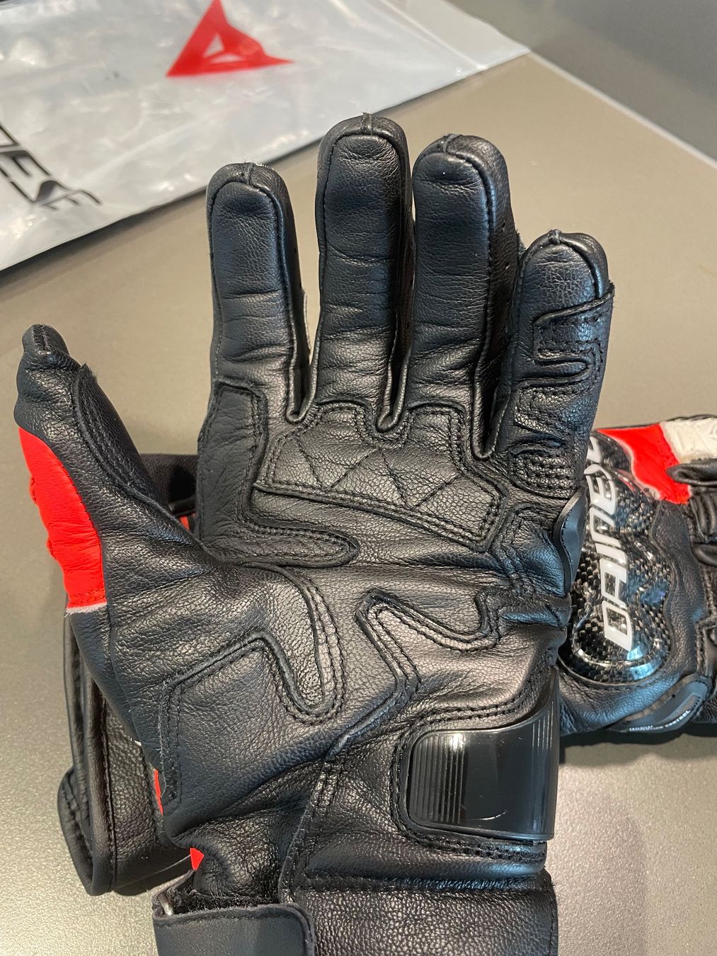 Dainese Sonstige Accessoires für Herren: Dainese Carbon 4 Long – Neu (gemäss Beschreibung) aus Hünenberg See von Leo_MS24 4