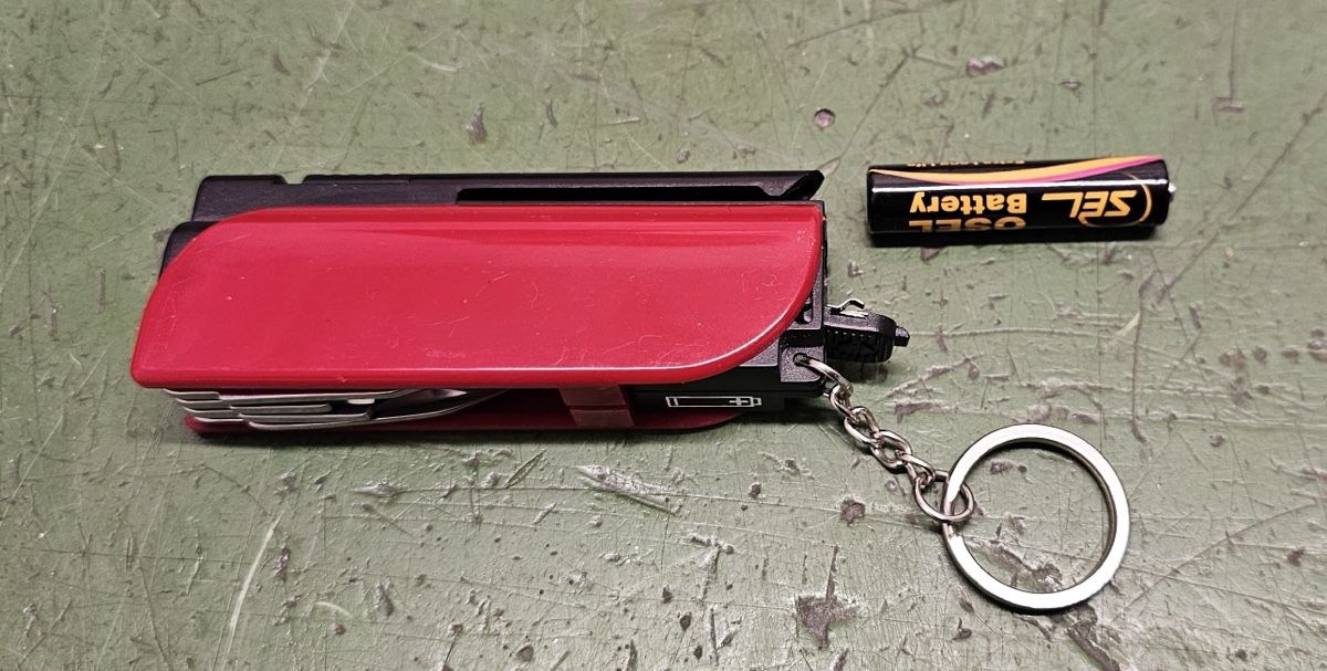 Coltelli tascabile: Rotes Taschenmesser mit Licht – Usato da Burgdorf venduto da gbergler33 8