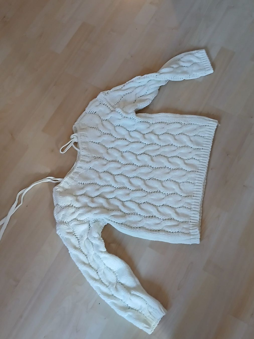 Maglioni & Felpe: Cremefarbener Zopfstrick-Pullover mit Bindebändern Gr. M – Usato da Zürich venduto da best-in-town