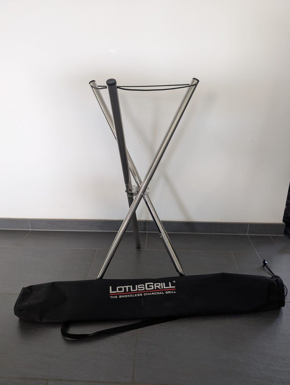 Lotusgrill Grills: Lotusgrill Universal Stand – Gebraucht aus Zollikofen von Larsson 1