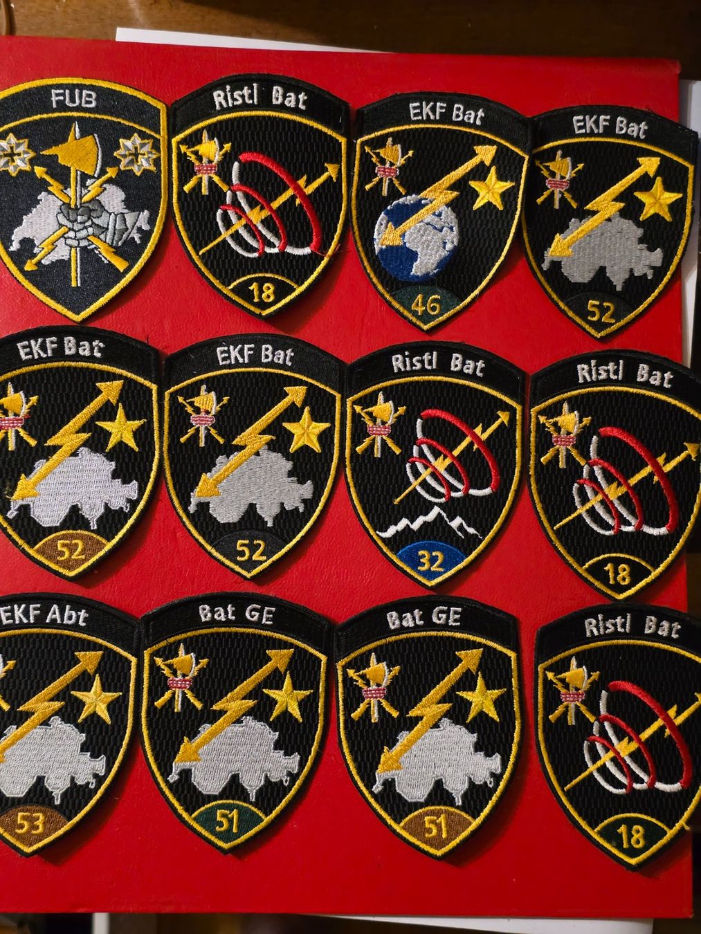 Schweizer Armee Placchette & Badge: Ristl  / FU Abzeichen  12 Badges Divers – Usato da Nyon venduto da freetoys08