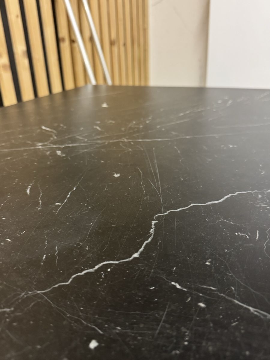 Tavoli: Moderner Couchtisch aus schwarzem Kunstmarmor. – Usato da Pfäffikon ZH venduto da dam_2wvg 4