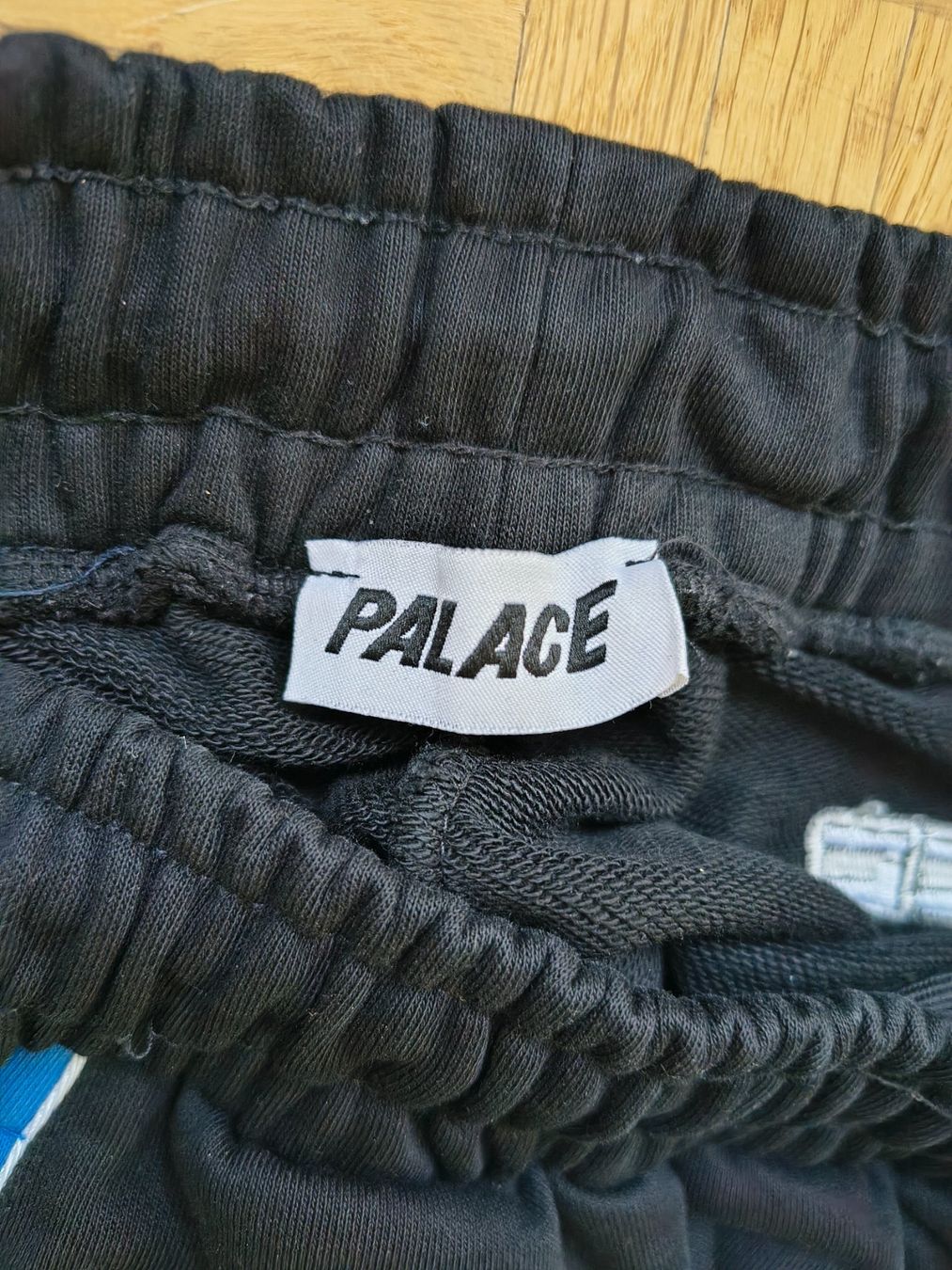 Palace Pantaloni: Original Palace Trainerhose Grösse L – Usato da Liebefeld venduto da manyawoods 2