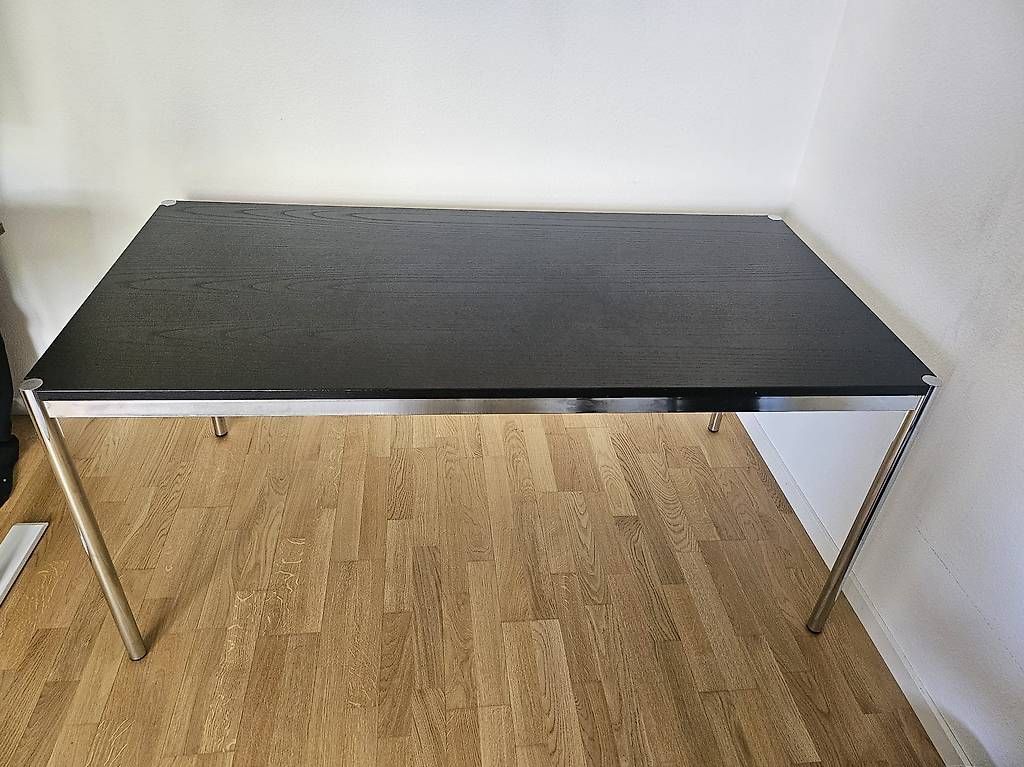 Scrivanie: USM Haller Tisch 160x80 cm schwarz – Usato da Buchs SG venduto da corapre 1