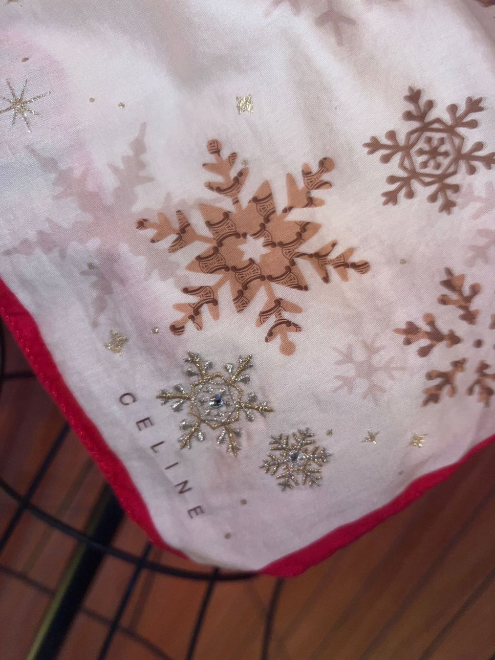 Celine Foulard & Sciarpe: Céline Winter Tuch Schneeflocken – Usato da Winterthur venduto da Dejv 1
