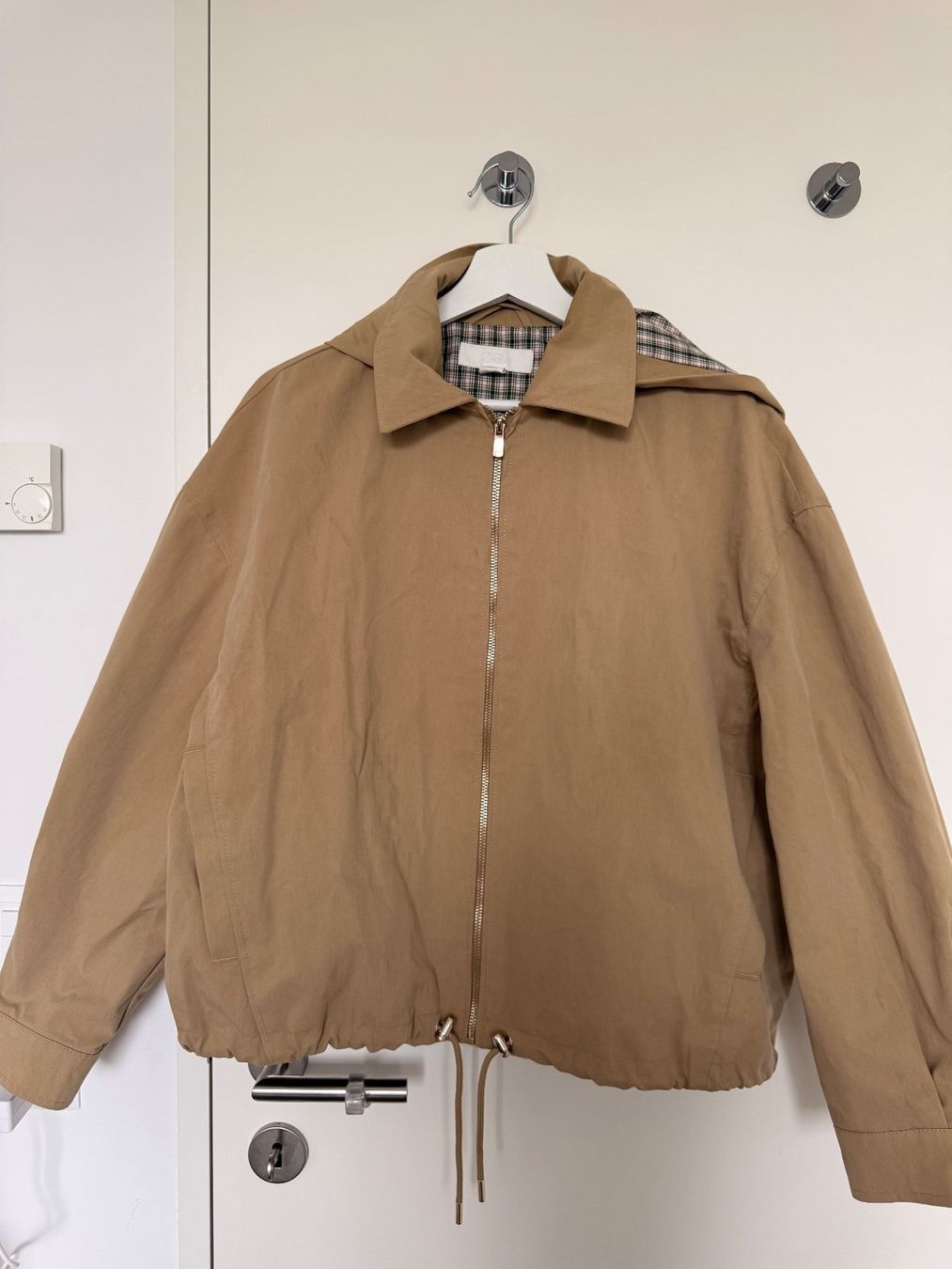 Zara Jacken: Zara oversized style short raincoat with checked hood size S – Gebraucht aus Uerikon von kpr_t5k2