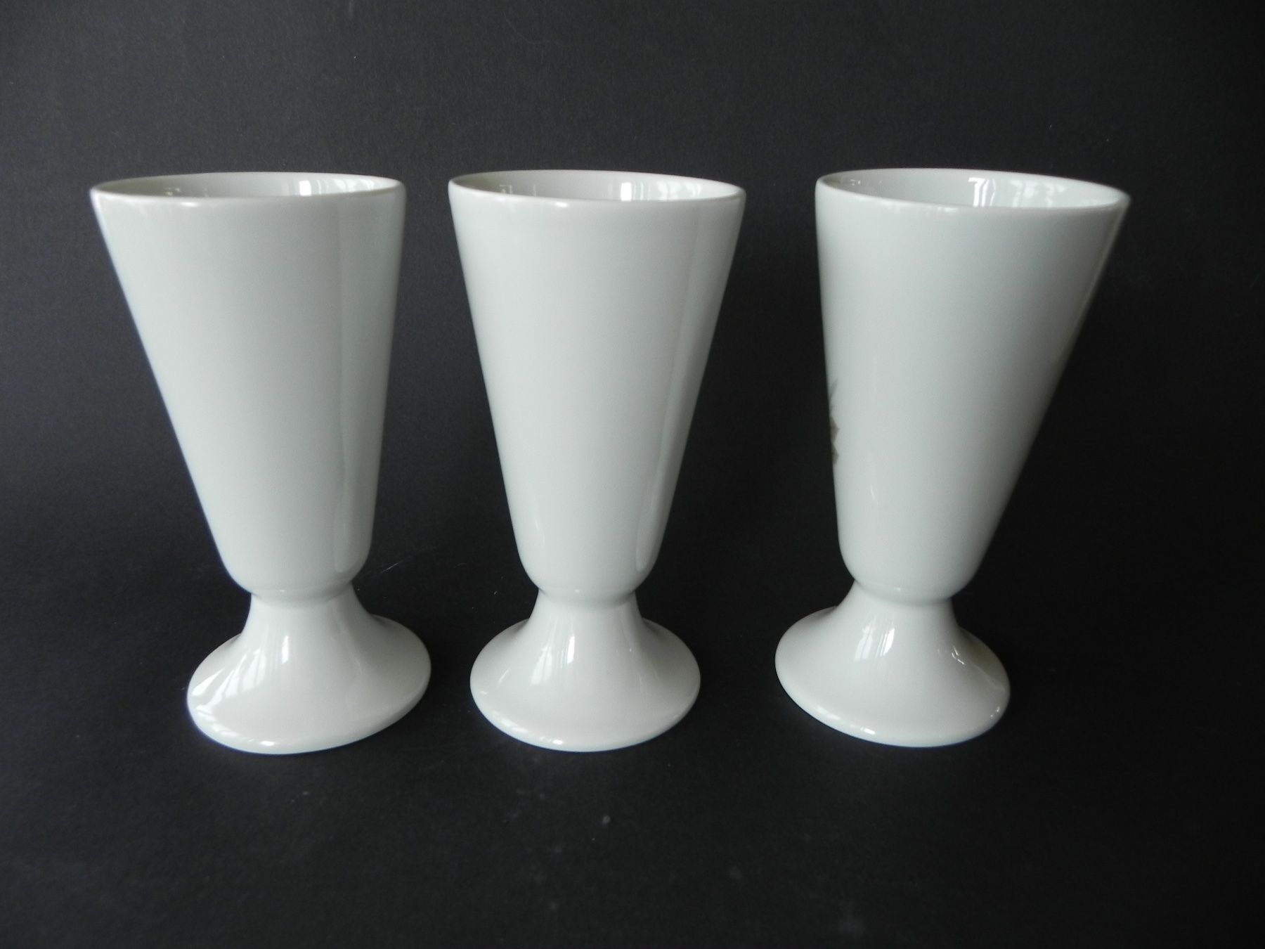 Tassen: 3 konische Becher Porcelaine SOFAFILS - Limoges – Neu (gemäss Beschreibung) aus Zürich von LodgE-21 1