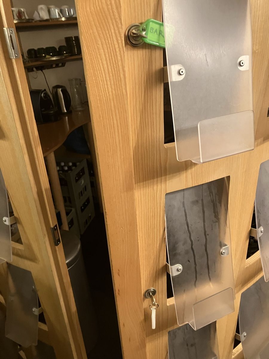Allestimento di negozi e stand fieristici: Bar Möbel – Usato da Ostermundigen venduto da acc_kw65 5