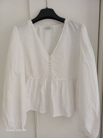 weiße Baumwollbluse OVS  mit kleinen Knöpfen Größe 36