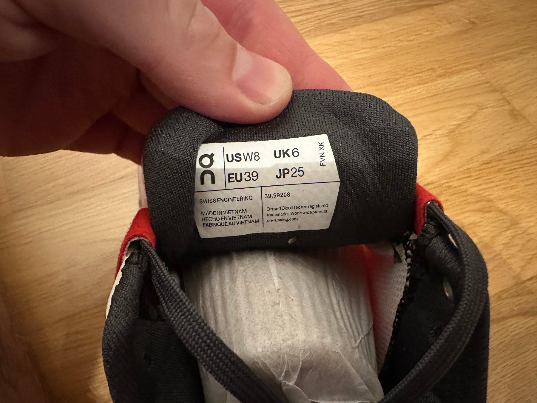 On Scarpe da uomo: On Cloud Schuhe Grösse 39 – Nuovo (secondo la descrizione) da Alpnach-Dorf venduto da Skai0 4