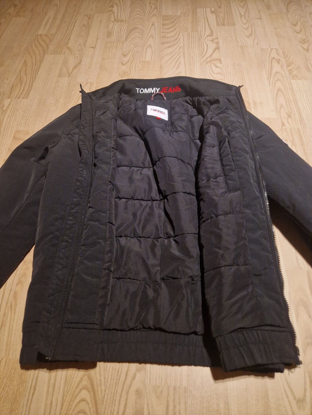 Tommy Hilfiger Giacche: Tommy Jeans Winterjacke – Usato da Rüegsauschachen venduto da ban_kf9z 1