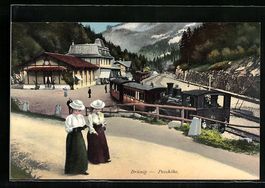 Brünig, Damen an der Bergbahn auf der P