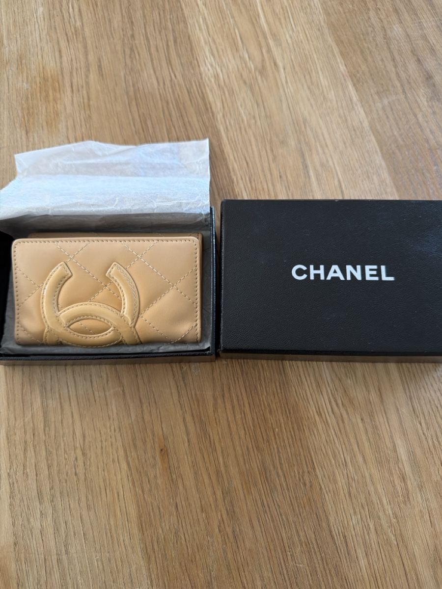 Chanel Schlüsselanhänger & - bänder: Chanel Key Holder, Beige Leather, new Condition! – Neu (gemäss Beschreibung) aus Geneve von esp_8rbh 2