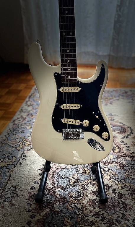 Strumenti musicali: Fender Stratocaster USA Performer – Usato da Figino venduto da FrankOne-55 1