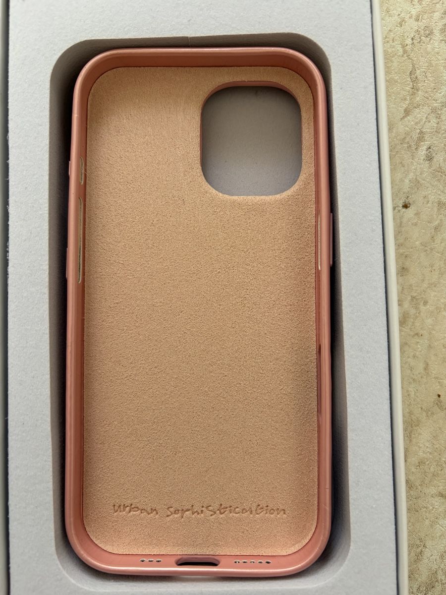 Cover & Protezioni schermo: Coque rose neuve Iphone 17 – Nuovo e nell'imballaggio originale da Genève venduto da pom_2fvc 3