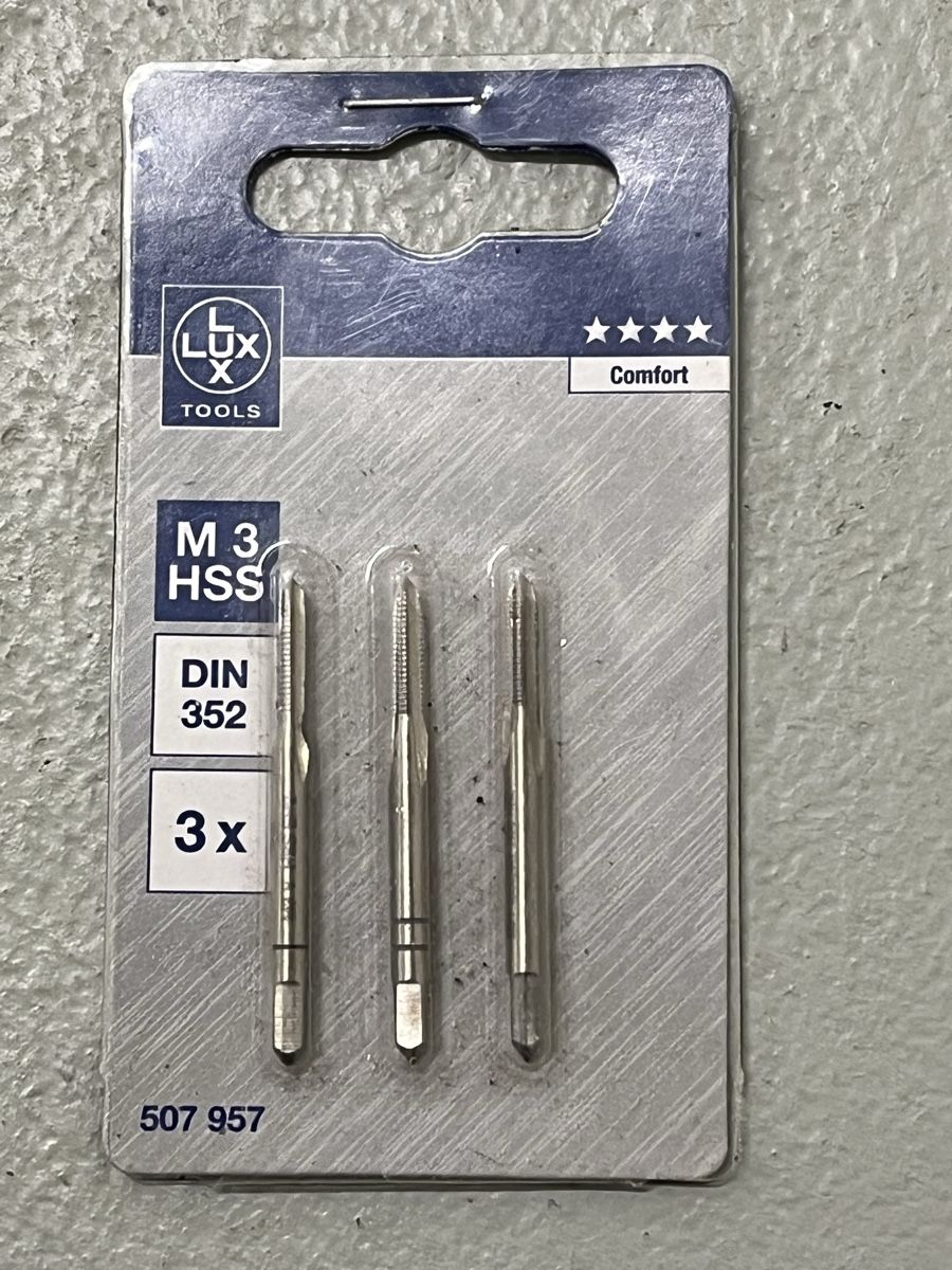 Lux Tutti gli attrezzi: Gewindebohrer Set M3 HSS, 3-teilig, Fabrikneu – Nuovo e nell'imballaggio originale da Safenwil venduto da Vito_Caruso