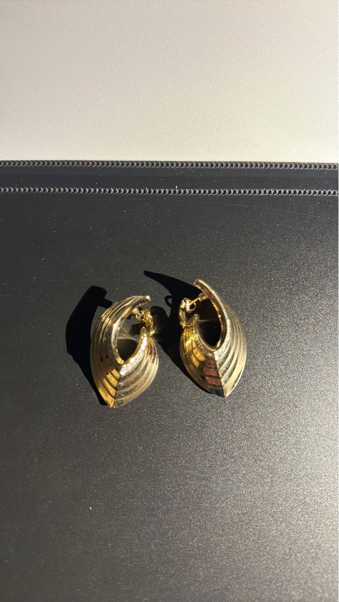 Boucles d'oreille: Goldenfarbende Ohrringe – D'occasion à Aesch BL par JJ_9911