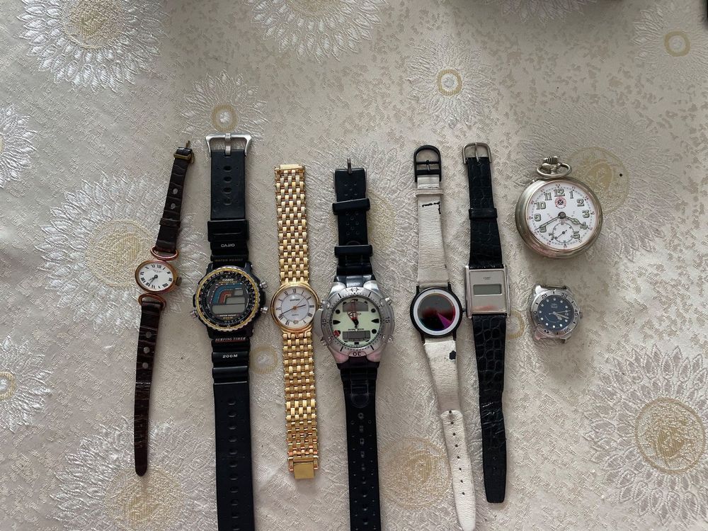 Lot De Montres Homme Vintage Casio Quartz Chronographe - Style Militaire Suisse, Fabriqué à Hong Kong | Occasion 'en L'état'