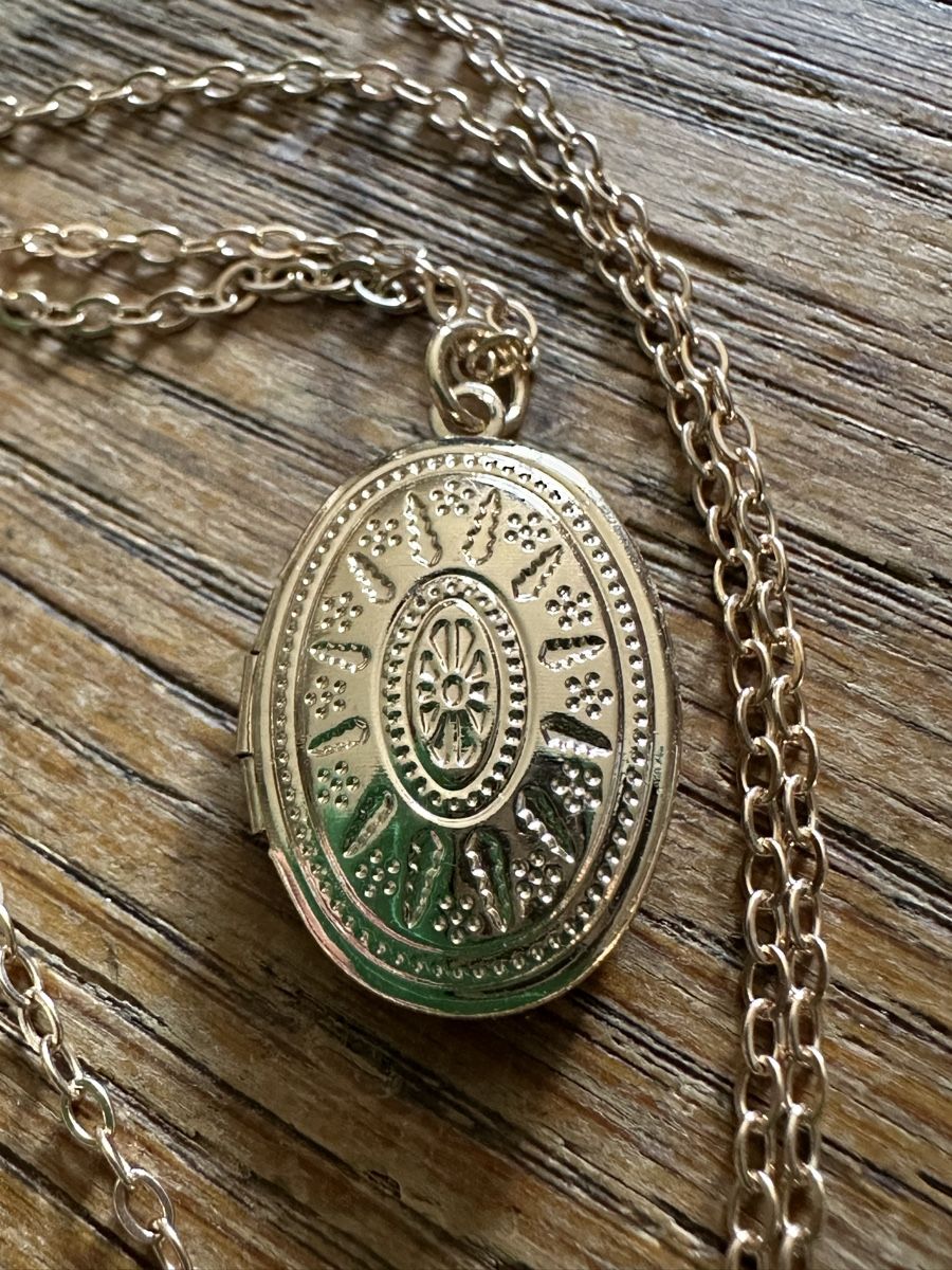 Ciondoli: Goldene Kette mit Amulett – Nuovo (secondo la descrizione) da Trüllikon venduto da angela4444