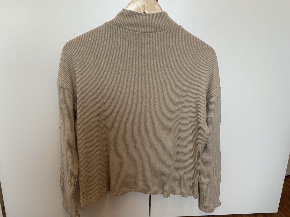 Stradivarius Pullover & Sweatshirts: Pull beige Stradivarius boutonné, taille S – Gebraucht aus Aigle von Celina28 1