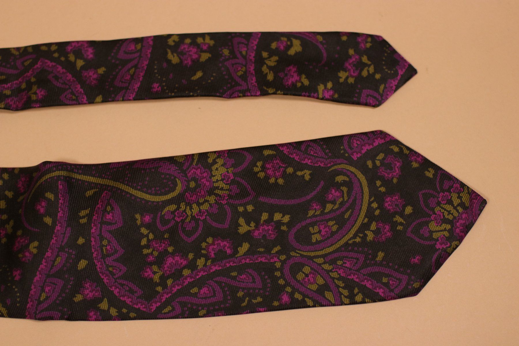 Etro Cravatte: ETRO Paisley Silk Tie – Usato da Hombrechtikon venduto da BAZ-Vintage