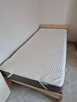 Bett 90x200cm mit Matratze und Lattenrost