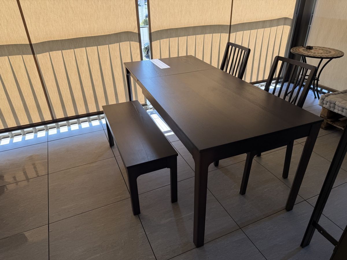 Ikea Set di tavolo e panche: Ausziehtisch mit 2 Stühlen und Sitzbank – Usato da Richterswil venduto da ale_ym9l