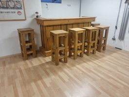 Bar Theke aus Holz mit 6 Barhockern guter Zustand