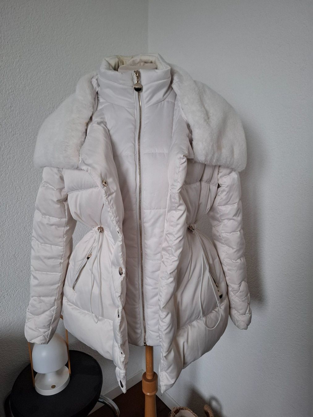 Liu Jo Giacche: Liu Jo, Winterjacke, beige, Gr. S – Nuovo (secondo la descrizione) da Ipsach venduto da Tapsi2 1