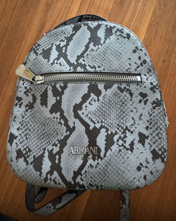 Armani Jeans Rucksack im Schlangenleder-Look, neuwertig