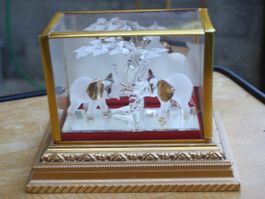 GLAS ELEFANTEN IN GLASBOX MIT BAUM DEKORATION